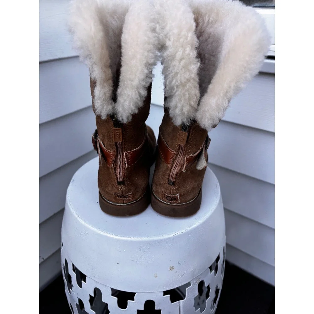 UGG Kids Suede Leather Buckle Winter Boots Cozy Faux Fur Trim -‎ Size 3